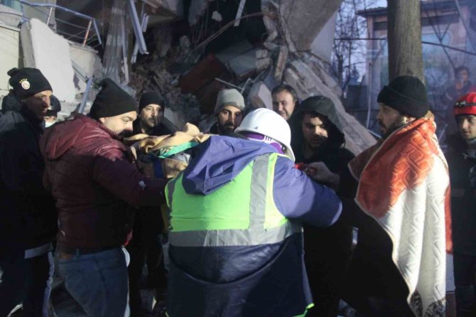 Kahramanmaraş’tan 51 Saat Sonra Güzel Haber: 20 Yaşındaki Melisa Kurtarıldı