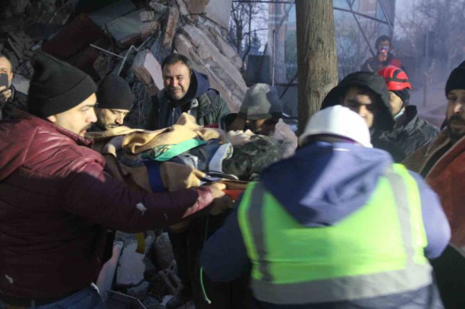 Kahramanmaraş’tan 51 Saat Sonra Güzel Haber: 20 Yaşındaki Melisa Kurtarıldı