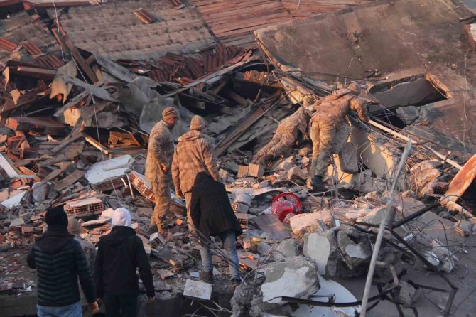 Deprem Bölgesinden Artık Tek Ses Yükseliyor: "Sesimi Duyan Var Mı?"