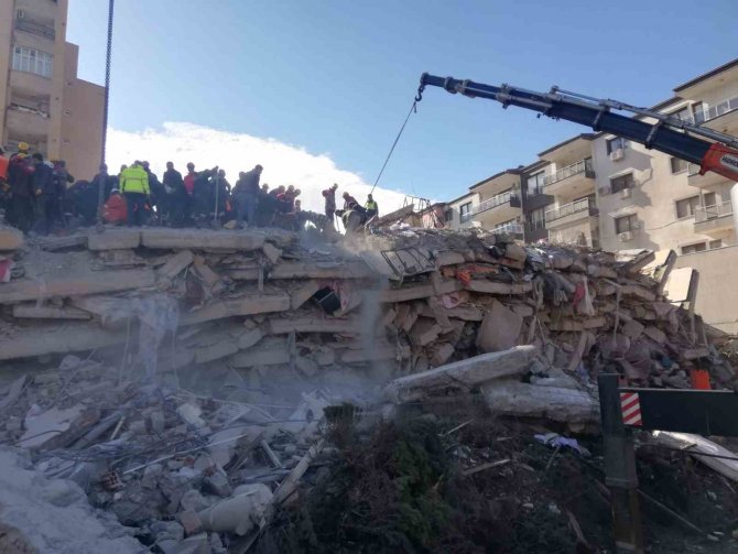 Melikgazi Belediyesi Ekipleri Enkazdan 15 Can Kurtardı