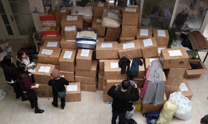 Büyükçekmece’den Hatay’a 7 Tır Yardım Malzemesi Gönderildi