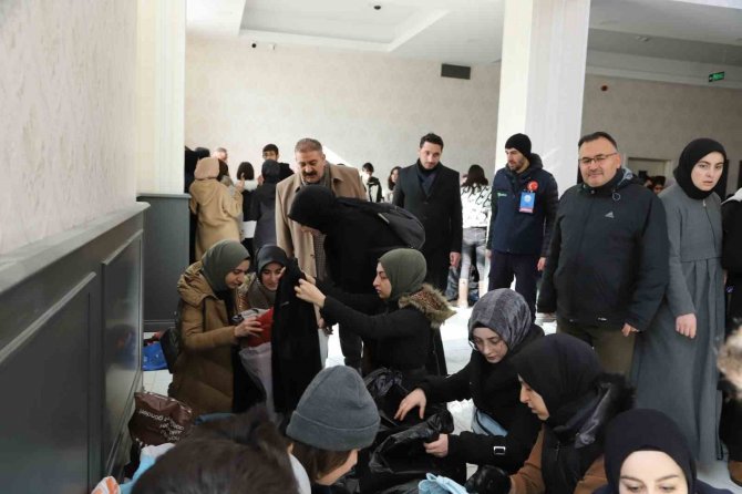 Palandöken Belediyesi Tüm İmkânlarıyla Depremzedelerin Yanında