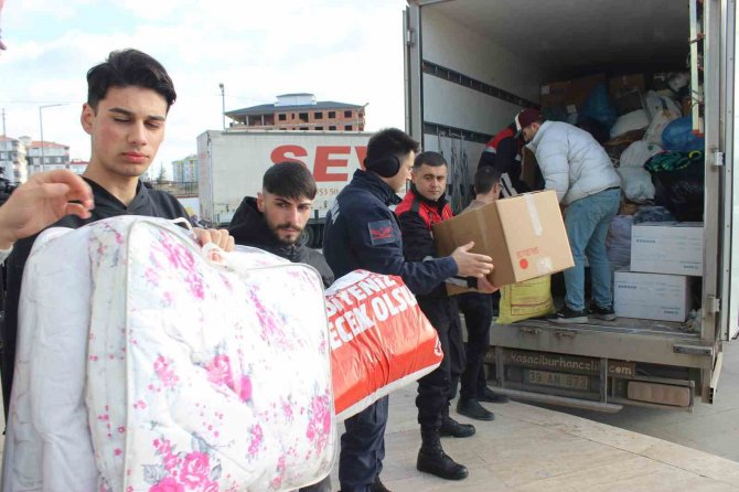 Kırklareli’nde Deprem Bölgesine Yardımlar Sürüyor