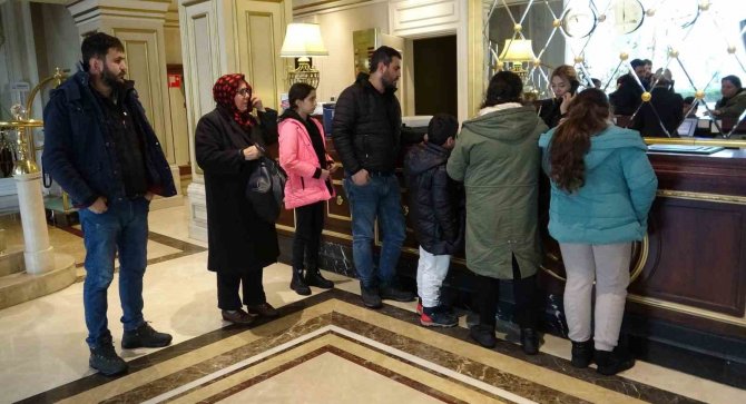 Yüzlerce Depremzede Van’daki Otellere Yerleştirildi