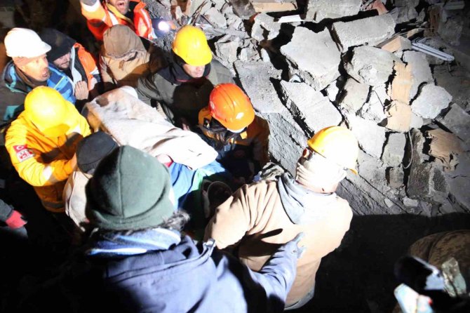 Kahramanmaraş’ta 65 Saat Sonra Bir Kişi Daha Enkazdan Sağ Kurtarıldı