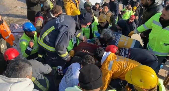 Hatay’da 55 Saat Sonra Enkazdan Sevindirici Haber