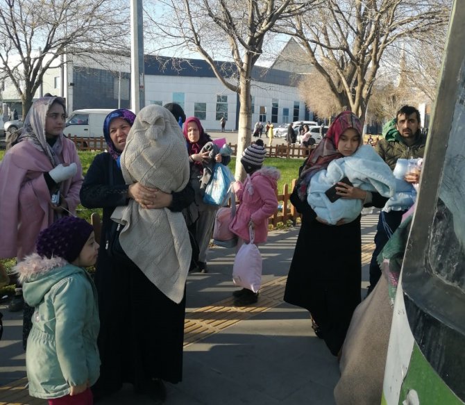 Manisa Büyükşehir Belediyesinin Otobüsleri Depremzedelerin Hizmetinde