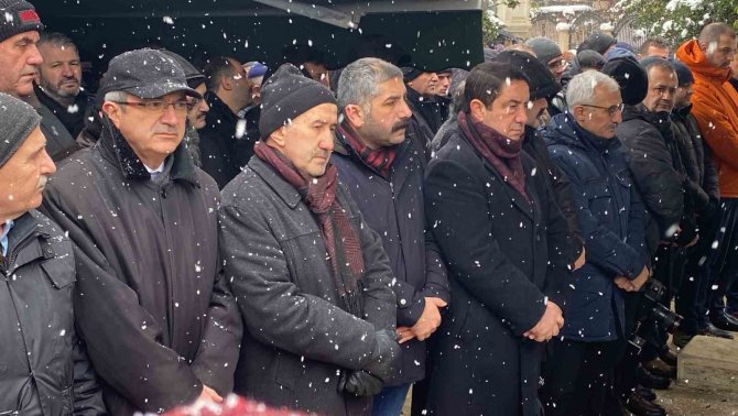 Eşi Ve Çocuğuyla Birlikte Enkaz Altında Can Vermişti, Kocaeli’de Son Yolculuğuna Uğurlandı
