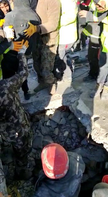60 Saat Sonra Enkazdan Böyle Çıktı