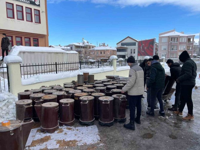 Karaman’dan Deprem Bölgesine Soba Ve Ekmek Yardımı