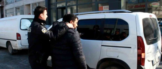 Kırklareli’nde Polisin Dur İhtarına Uymayan Araçtan Kaçak Göçmen Çıktı