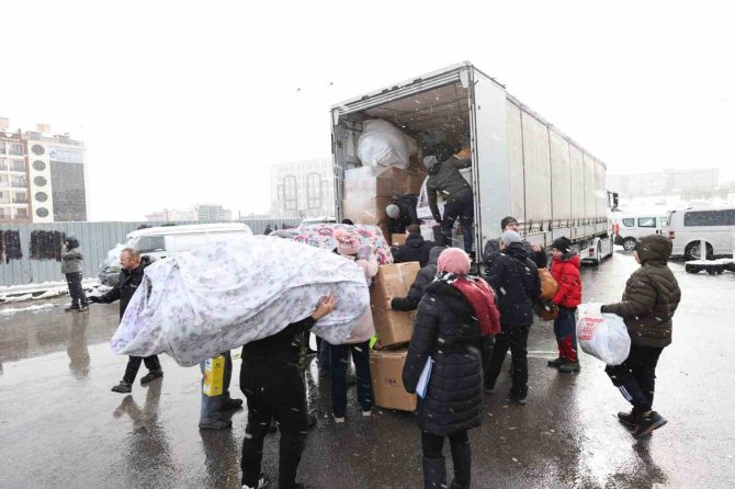 Kocaeli Halkı Yardımını Kesmiyor, 4 Tır Daha Yola Çıktı