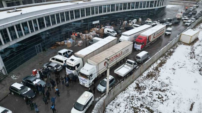Kocaeli Halkı Yardımını Kesmiyor, 4 Tır Daha Yola Çıktı