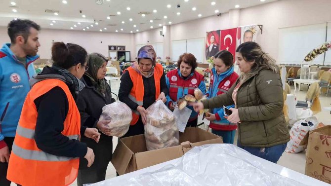 Kuyucaklı Hayırseverlerden Depremzedelere Destek
