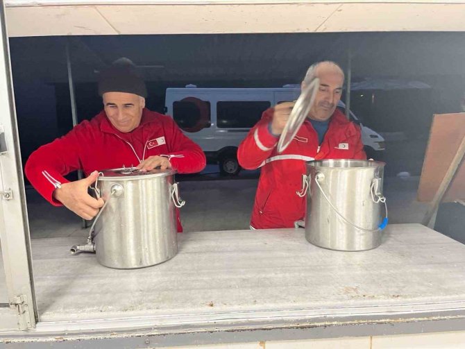 Mehmetçiğin Pişirdiği Ekmek Ve Çorbaları 39’uncu Mekanize Piyade Tugay Komutanlığı Dağıttı