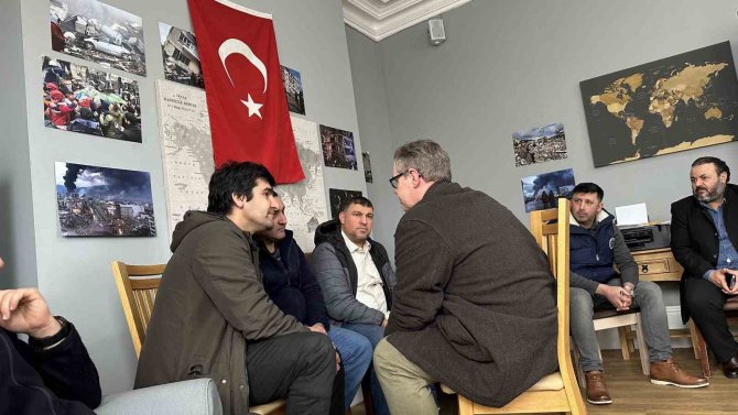 İ̇ngiltere’deki Türkler Depremzedeler İçin Seferber Oldu