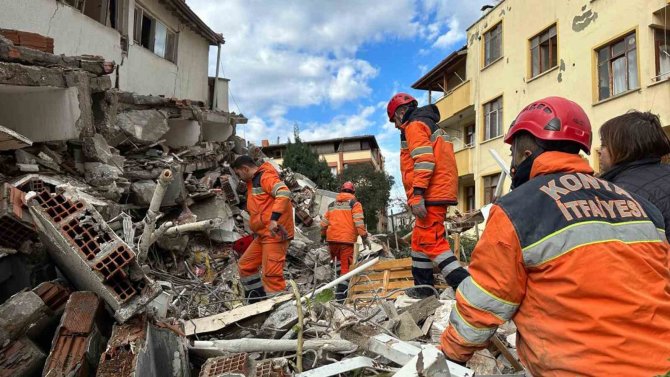 Konya’nın Kalbi Deprem Bölgesinde Atıyor
