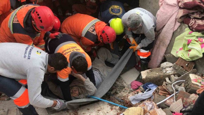 Konya’nın Kalbi Deprem Bölgesinde Atıyor
