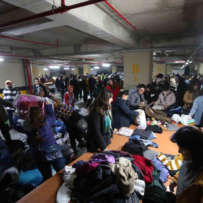 Deprem Bölgesine Destek Geçen Her Saniye Büyüyor