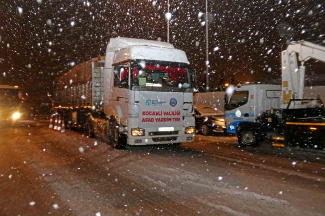 Kocaeli’den Deprem Bölgelerine 60 Tır Gönderildi