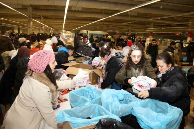 Kocaeli’den Deprem Bölgelerine 60 Tır Gönderildi
