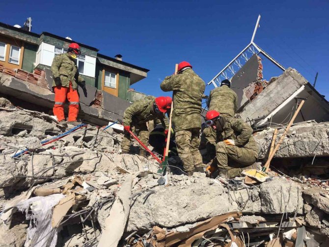 Msb: “Di̇sak Kahramanmaraş’ta Arama-kurtarma Çalışmalarını Sürdürüyor”