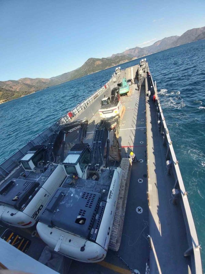 Msb: “İ̇ş Makinelerini Deprem Bölgesine Ulaştırmaya Devam Ediyoruz”
