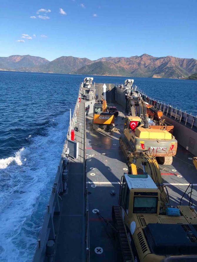 Msb: “İ̇ş Makinelerini Deprem Bölgesine Ulaştırmaya Devam Ediyoruz”
