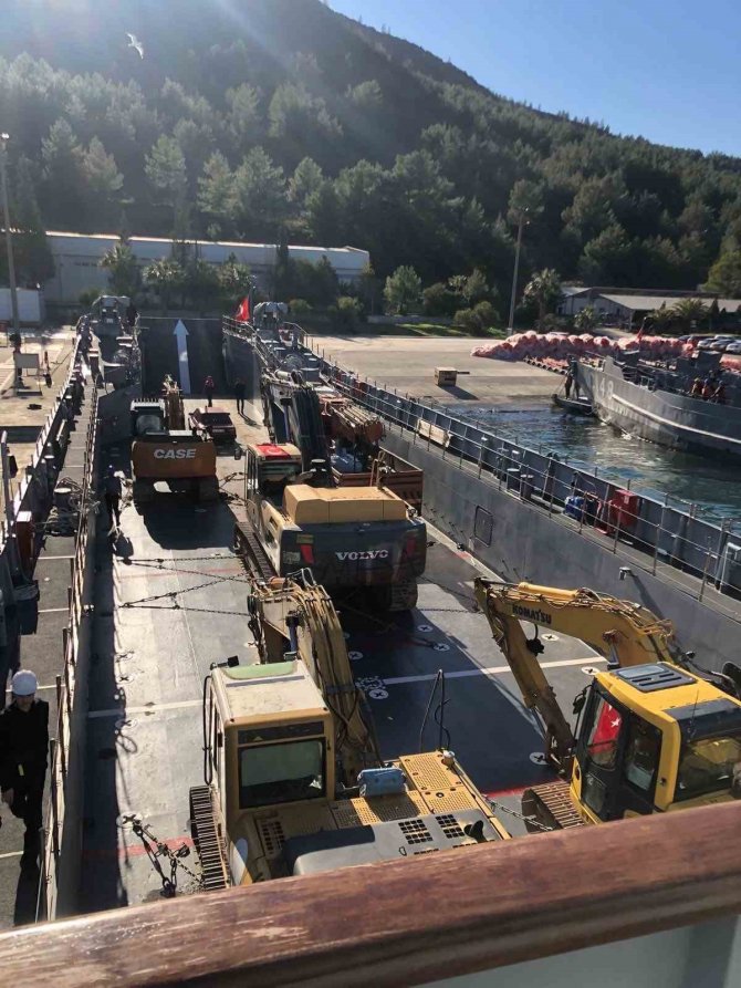 Msb: “İ̇ş Makinelerini Deprem Bölgesine Ulaştırmaya Devam Ediyoruz”