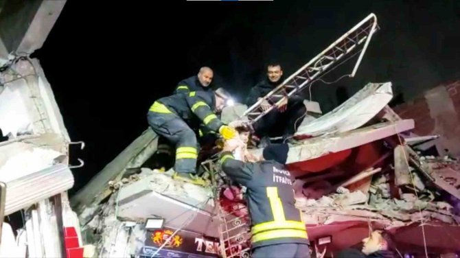 Masal Bebeği 44 Saat Sonra Muğla İtfaiyesi Kurtardı