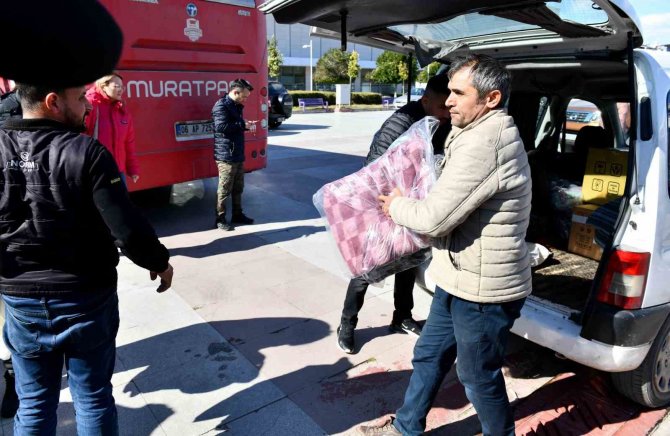Antalya’da Deprem Bölgesi İçin Gönüllüler De Seferber Oldu