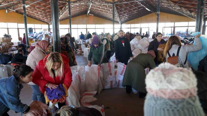 Ortaca’dan Deprem Bölgesine 7’inci Tır Gönderildi