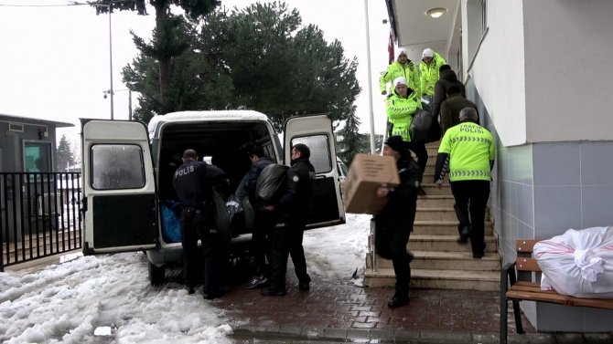 Bafra Polisinden Depremzedelere Destek