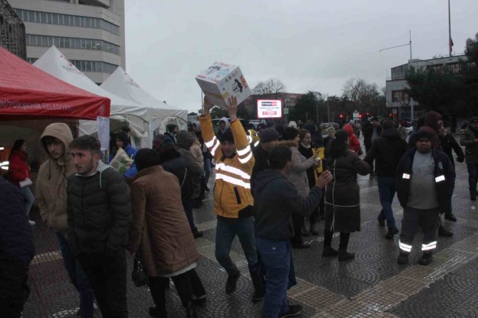 Samsun Depremzedeler İçin Seferber Oldu