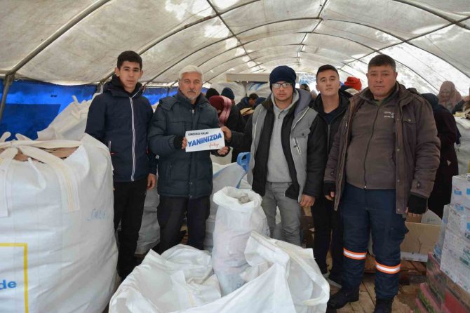 Sındırgılı Çocuklar Kumbaralardaki Paralarını Bağışlıyor