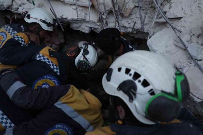Suriye’de Depremdeki Can Kaybı Bin 250’ye Ulaştı