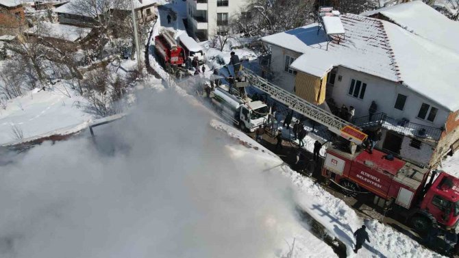 Burdur’da Müstakil Ev Çıkan Yangında Kül Oldu