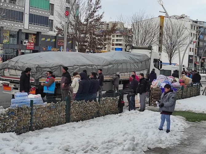 Tunceli’den Adıyaman’a Ekmek Ve Yardım Paketleri Gönderildi