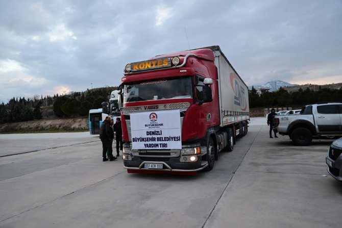 Denizli Büyükşehir Belediyesi’nin 24 Yardım Tırı Deprem Bölgesine Gitti