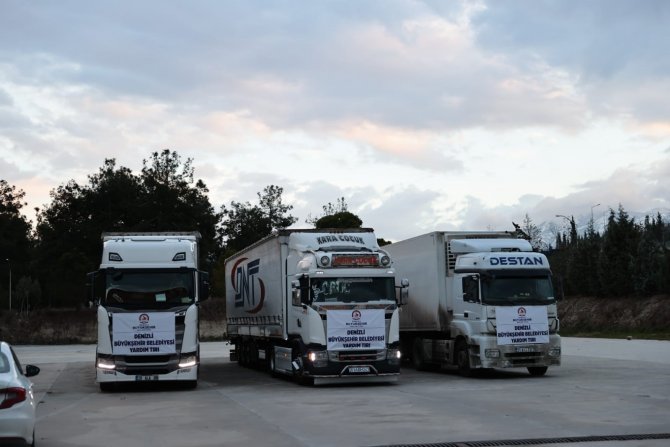 Denizli Büyükşehir Belediyesi’nin 24 Yardım Tırı Deprem Bölgesine Gitti