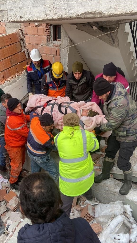 Elbistan’da 51 Saat Sonra Enkazdan Çıkardılar