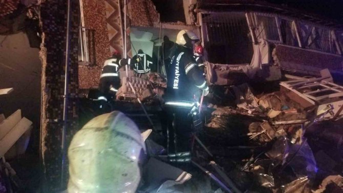 Denizli Ekipleri Enkaz Altında Kalanlar İçin Zamana Karşı Yarışıyor