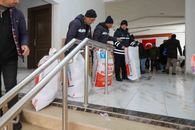 Gürpınar’da Depremzedeler İçin Seferberlik