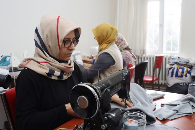 Yalova Belediyesi Kursiyerleri Depremzedeler İçin Üretime Geçti