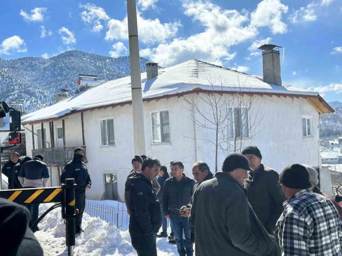 Burdur’da Müstakil Ev Çıkan Yangında Kül Oldu