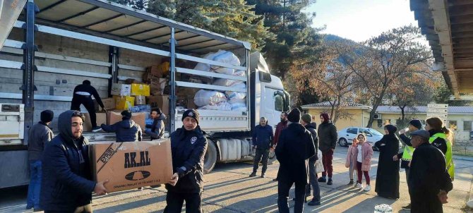Alaplı’dan Çıkan Yardımlar Deprem Bölgesinde Dağıtımını Sürdürüyor