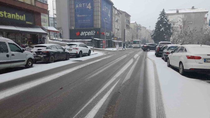 Dün Gece Başlayan Kar Yağışı Ereğli’de Etkili Oldu