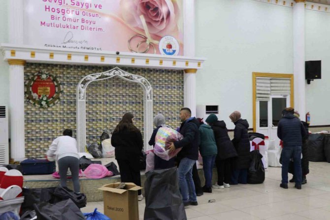 Çinli İşçilerden Deprem Bölgesine Yardım