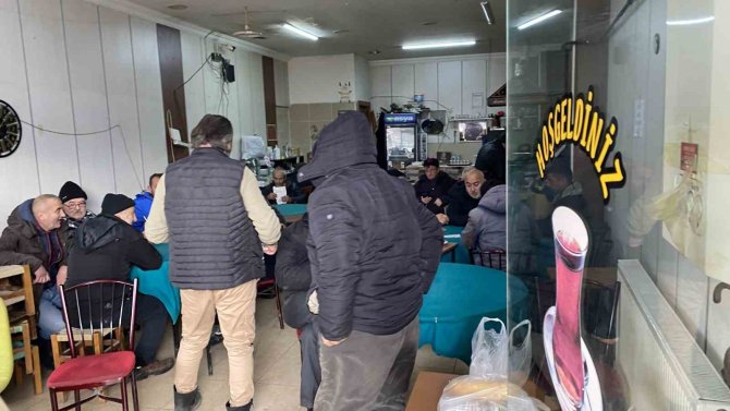 Çay Ocağı İşletmecisi Hasılatını Depremzedelere Bağışlayacak