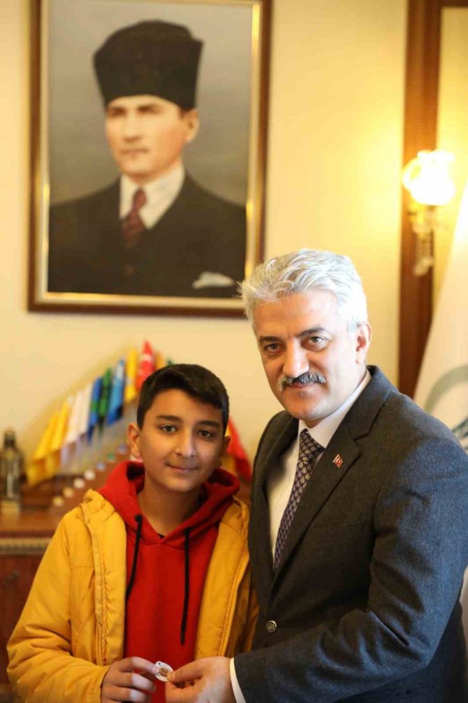 12 Yaşındaki Çocuktan Deprem Bölgesine Yardım Eli